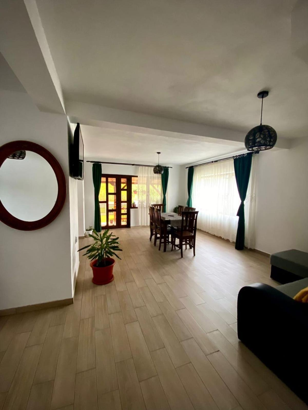 Casa Alex Hotel คูร์ตา เด อาร์เจช ภายนอก รูปภาพ