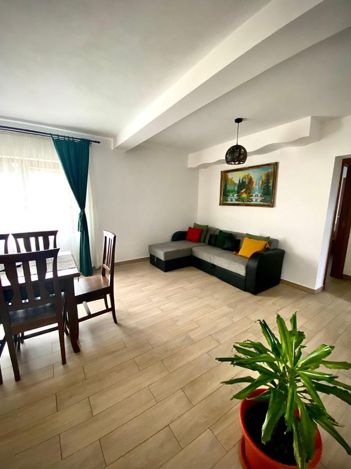 Casa Alex Hotel คูร์ตา เด อาร์เจช ภายนอก รูปภาพ