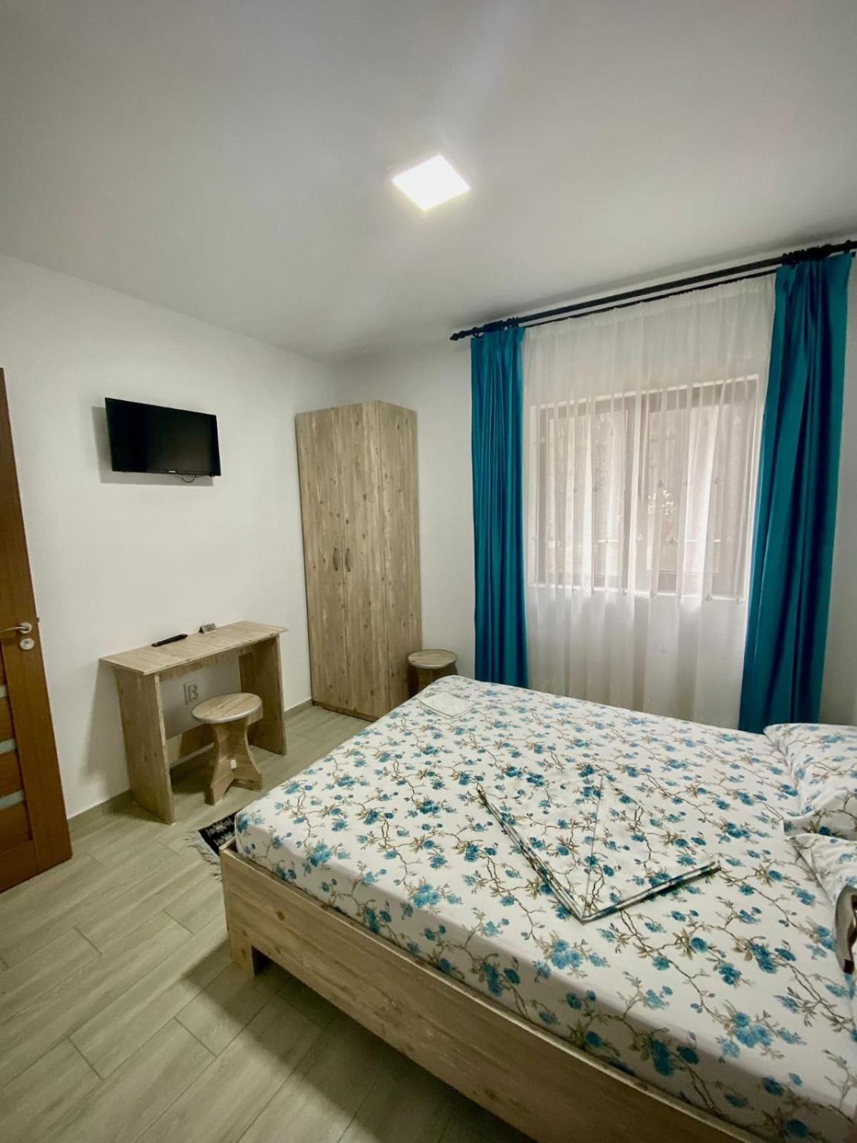 Casa Alex Hotel คูร์ตา เด อาร์เจช ภายนอก รูปภาพ